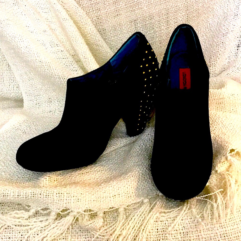 London Rebel Black Suede Shoes, Size 8.5